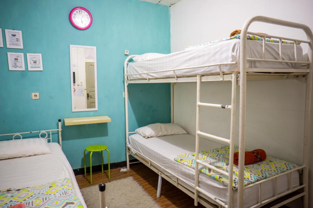 Hostel Zenrra Backpacker Bandung Exterior foto