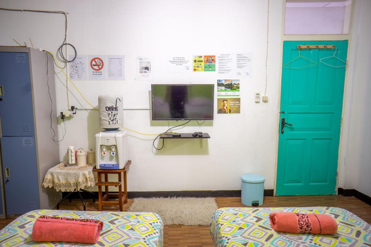 Hostel Zenrra Backpacker Bandung Exterior foto