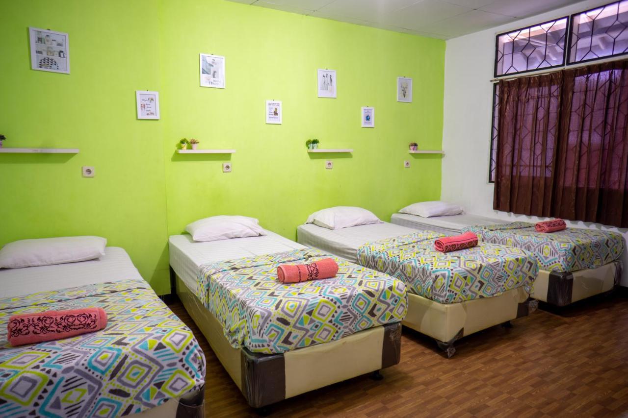 Hostel Zenrra Backpacker Bandung Exterior foto