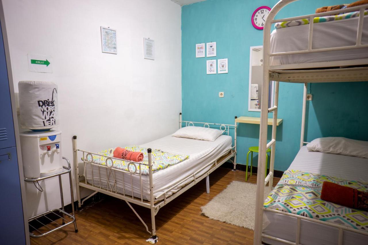 Hostel Zenrra Backpacker Bandung Exterior foto